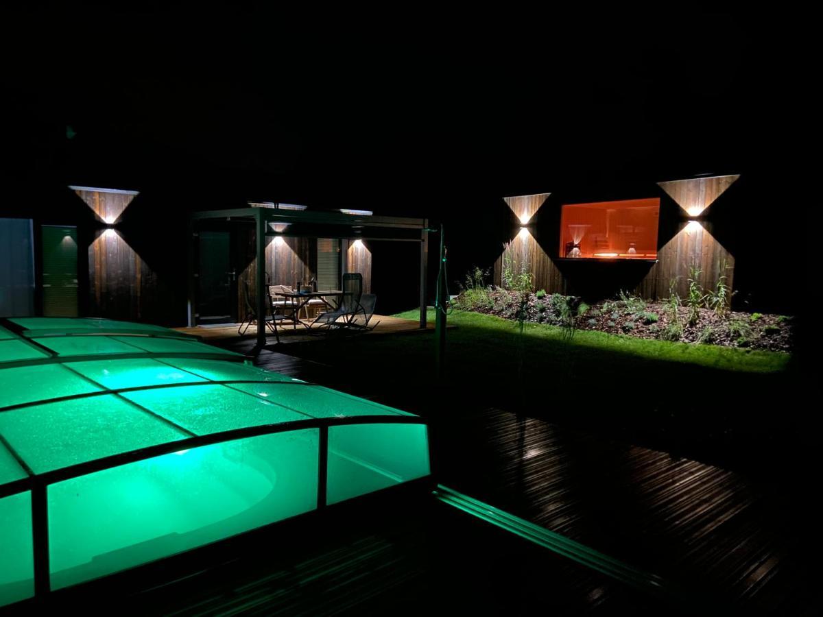 Nowe Domki Deluxe Z Widokiem Na Zatoke Z Basenem I Sauna Oslonino Eksteriør bilde